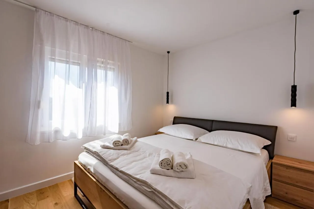 Penthouse With View In City Center Split