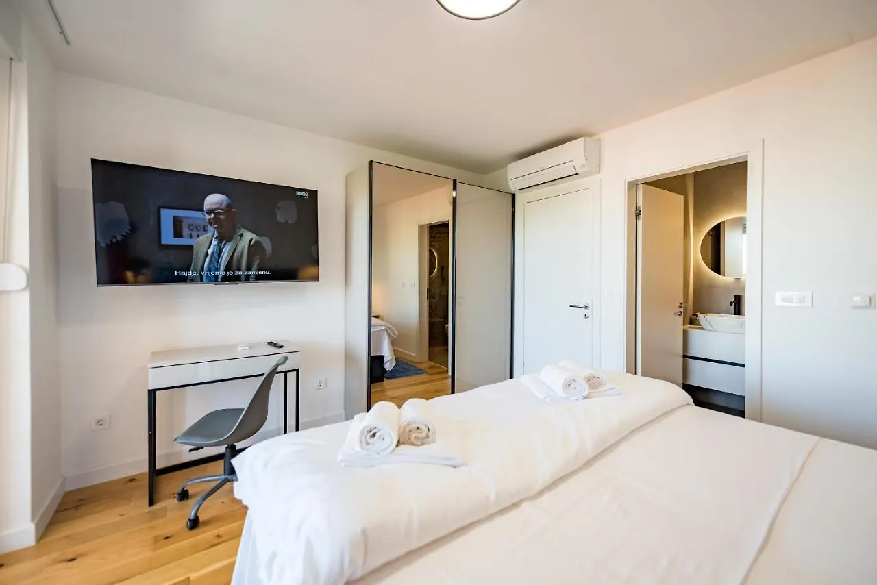 Penthouse With View In City Center Split