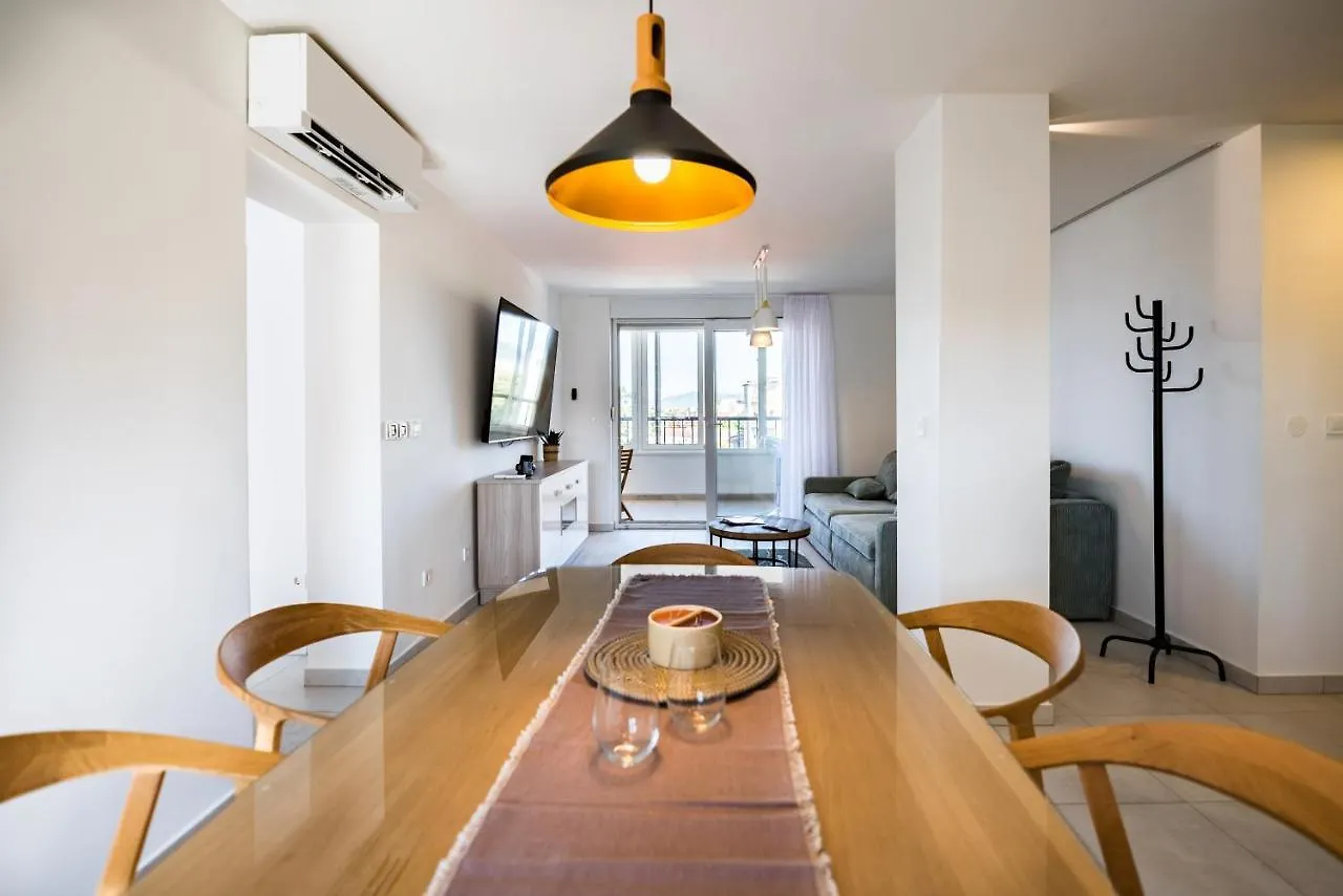 Penthouse With View In City Center Split
